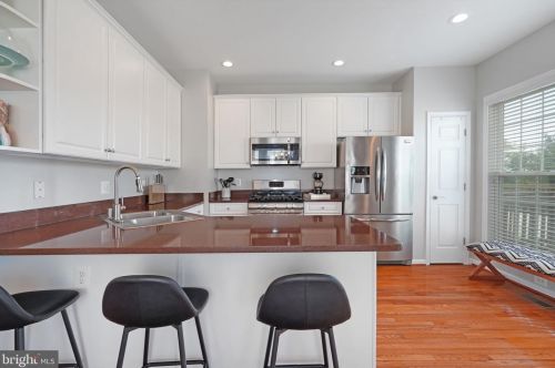 8231 Singleleaf Ln, Lorton VA  22079-5634 exterior
