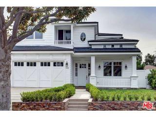 985 Amherst Ave, Los Angeles CA  90049-5801 exterior