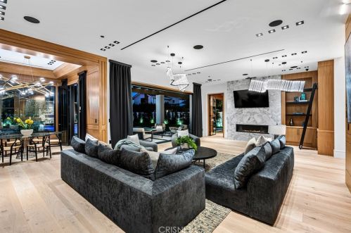 4508 Haskell Ave, Van Nuys CA  91436-3148 exterior