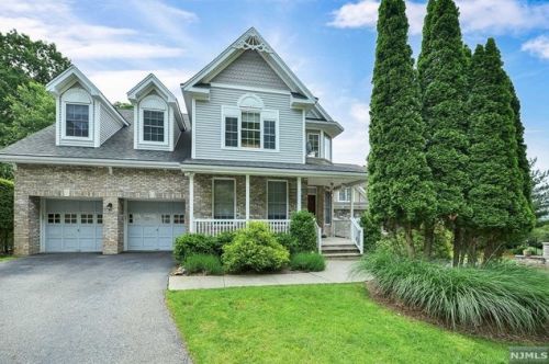 16 Falling Waters, Oakland, NJ 07436-2341