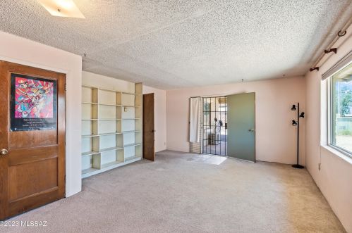 902 Prince Rd, Tucson AZ 85705-3028 exterior