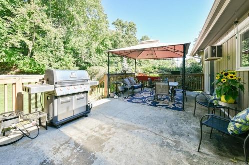 164 Stoddard Rd, Waterbury, CT 06708-1846