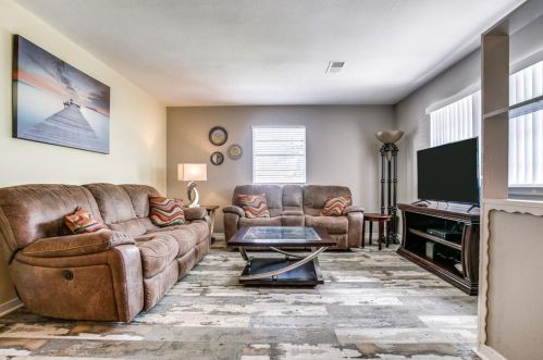 2511 Bernardo De Galvez Ave, Galveston TX 77550 exterior