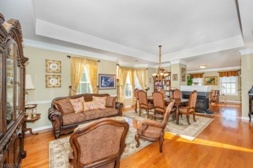 24 Silicon Dr, West Paterson NJ  07424-4225 exterior