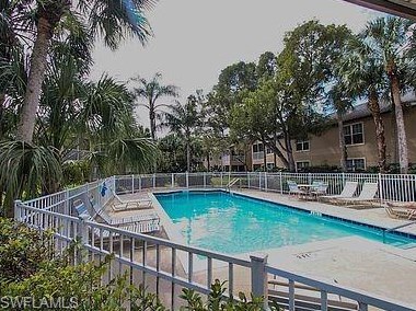 9624 Crescent Garden Dr, Naples, FL 34109-4528