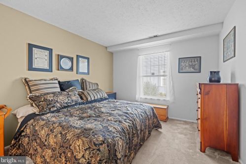 611 Cascade Dr, Mount Laurel NJ 08054-4928 exterior