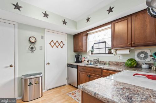 119 Burgundy Ct, Wenonah, NJ 08090-2033