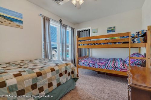 271 Kearney Ave, Pelican Island NJ  08751-1822 exterior