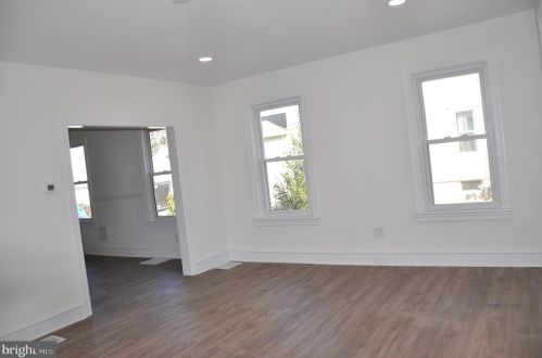 241 Maple Ave, Camden NJ  08106-2315 exterior