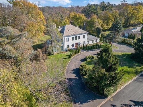 30 Broadlawn Ave, Great Neck, NY 11024-1538