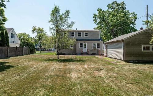 105 Renison Dr, Westbury NY  11590-1036 exterior