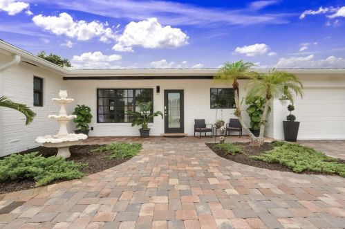 1424 Alpha Ct, West Palm Beach, FL 33406-6838