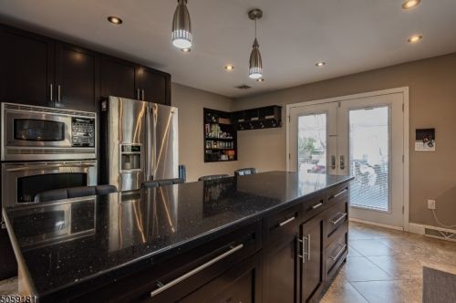 106 Cedarhurst Ave, West Paterson, NJ 07424-3028