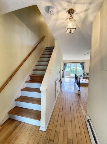 57 Skyline Dr, Uncasville, CT 06382-1505