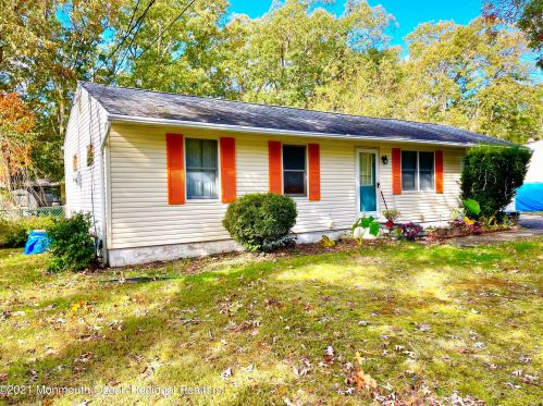 1404 Stark St, Lakewood, NJ 08701-6065