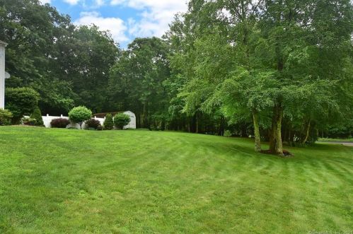 1 Jacobs Hill Rd, Ellington CT  06029-3117 exterior