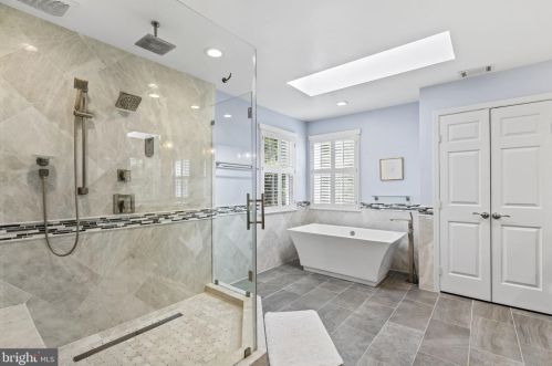 518 Fortress Cir, Leesburg VA  20175-8929 exterior