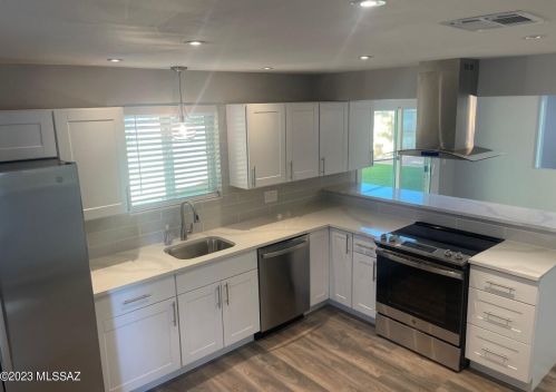 4572 Hansa Dr, Tucson, AZ 85705-2120