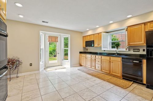 7082 Clubview Dr, Bridgeville PA  15017-1097 exterior