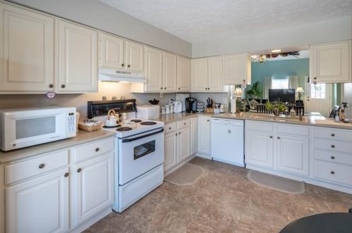 7097 Clubview Dr, Bridgeville PA 15017-3617 exterior