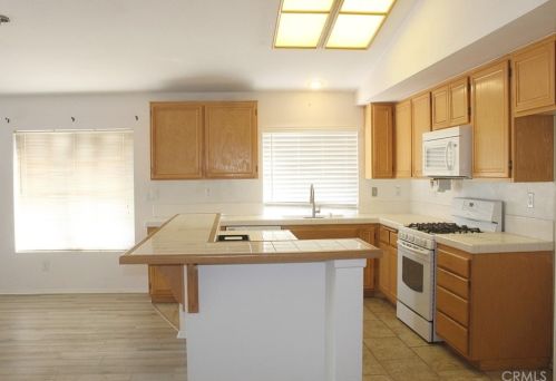 12530 Caballero Ct, Victorville, CA 92392-7402