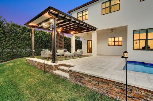 8297 28th St, Hollywood FL  33024-3187 exterior