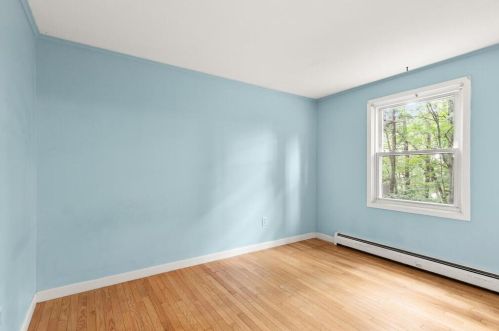 1 Nolet Ave, Salem NH  03079-1756 exterior