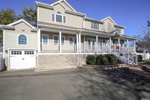 2358 Maple St, Seaford, NY 11783-2911