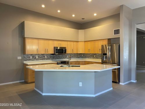 8595 Hopdown Ave, Tucson, AZ 85742-4892