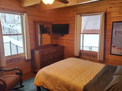 109 Keltz Ln, Ligonier, PA 15658-3552