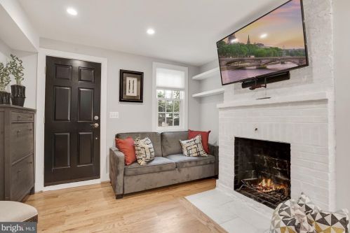 2710 Poplar St, Washington, DC 20007-3149