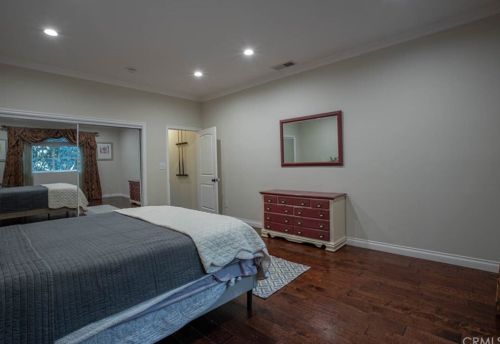 4226 Sepulveda, Van Nuys CA 91402-4305 exterior