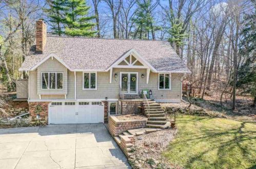121 Little Swiss Pl, Green Bay, WI 54302-4924
