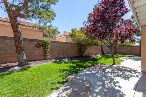 2028 Kalliope Ave, Lancaster CA 93536-4624 exterior