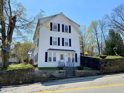 158 School St, Lincoln, RI 02802-1108