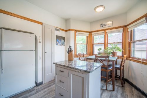 2132 60, Milwaukee WI 53219-1568 exterior