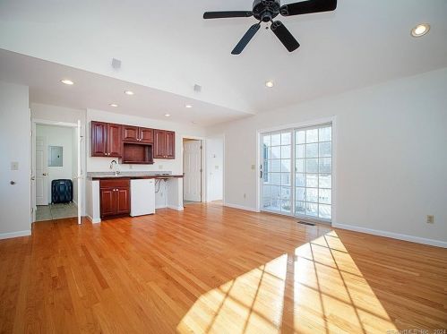40 Sugar Hill Rd, North Haven CT  06473-4013 exterior