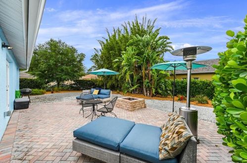 247 Stanhope Cir, Naples FL 34104-0810 exterior