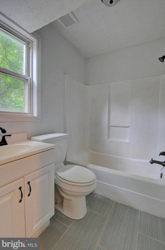 34 King David Dr, Linden VA  22642-6323 exterior