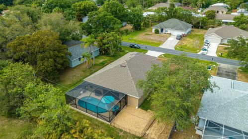 725 Beard Ave, Sebastian FL  32958-4811 exterior