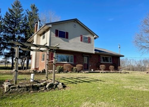 1979 State Rd, New Castle, PA 16101-9051