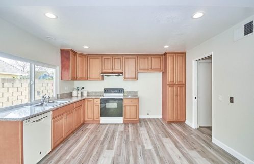 1527 Alexis Ave, Anaheim CA 92802-1326 exterior