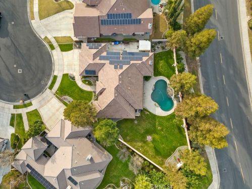 10504 Chesterfield Ct, Bakersfield CA 93311-3722 exterior