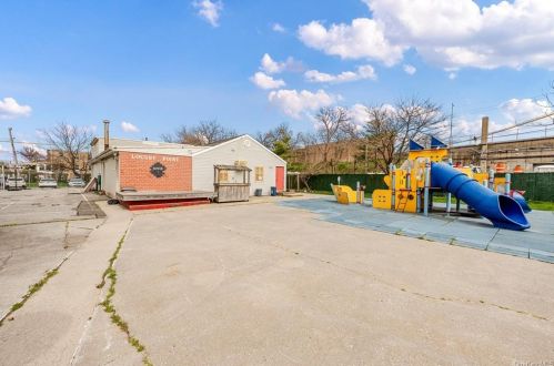 4400 Locust Point Dr, Bronx NY  10465-4038 exterior