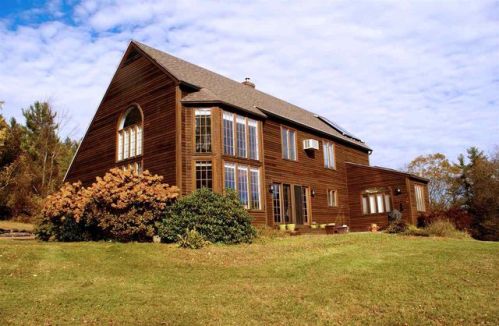 142 Sunrise Dr, Brattleboro, VT 05301-9294