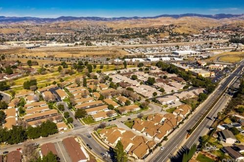 19032 Avenue Of The Oaks, Santa Clarita CA  91321-1444 exterior