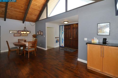 2480 Ln Canada Ct, Pinole CA exterior