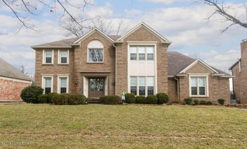 9009 Willow Springs Dr, Louisville, KY 40242-7764