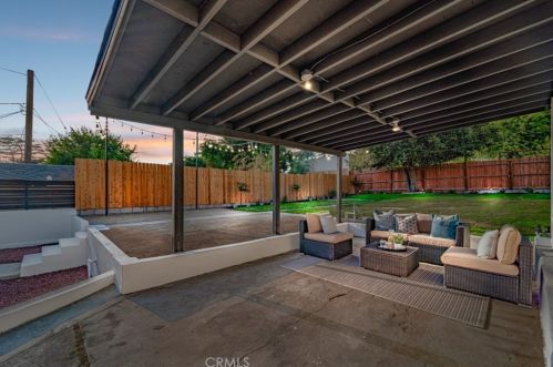 137 Altadena Dr, Altadena CA  91001-5104 exterior