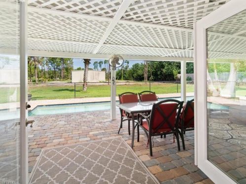 520 Soll St, Naples FL  34109-3873 exterior